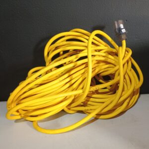 Extensión eléctrica AMERICANA de uso extra rudo 100 PIES  Calibre 12 AWG, soporta 125 voltios 80°C SEGUNDA (DARW)