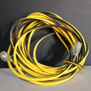 Extensión eléctrica AMERICANA de uso extra rudo 50 PIES  Calibre 12 AWG, SEGUNDA (DARW)